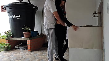 Me La Tiré A Mi Vecina Follando Duro Mientras Fregaba Los Platos