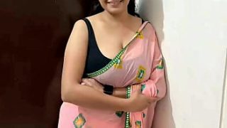 गाँव की जवान सौतेली माँ की भरी हुई चूत पर जबरदस्ती करता है उसका लंडी बेटा जब वो अपनी मोटी गांड हिला रही होती है
