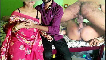 बायोलॉजी टीचर ने अकेले में अपनी स्टूडेंट की सौतेली माँ को चोदा